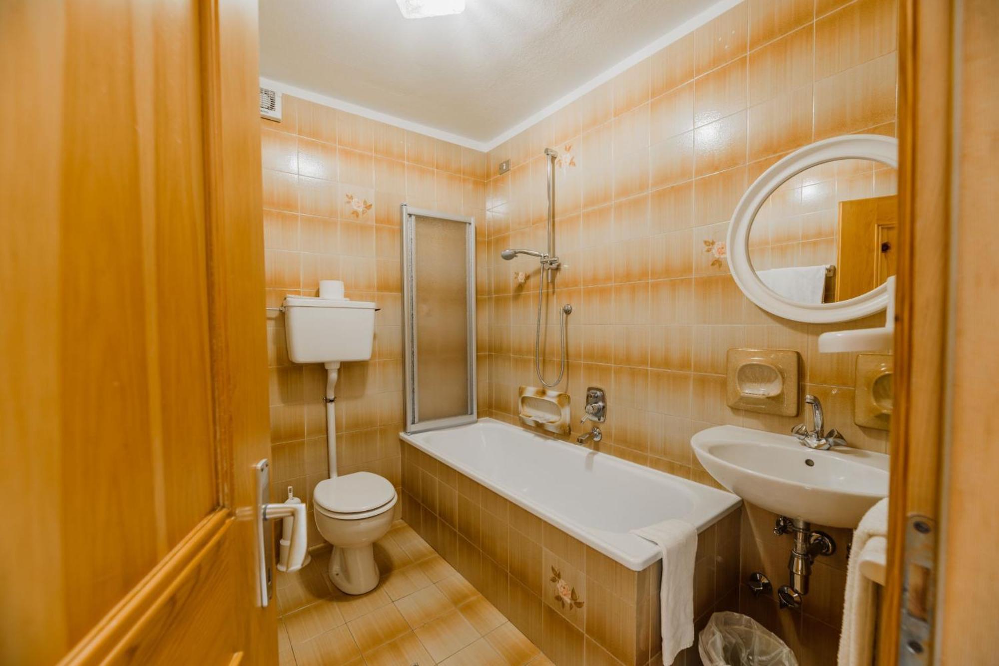 Hotel Garni Rosengarten Pera エクステリア 写真